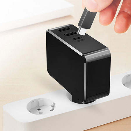 Быстрое зарядное устройство ESR USB Type-C PD + 2 USB Wall Charger Black (EU)