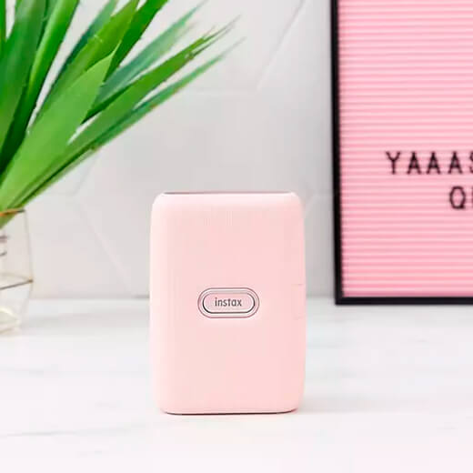 Беспроводной фотопринтер Fujifilm Instax Mini Link Pink красивый и удобный дизайн