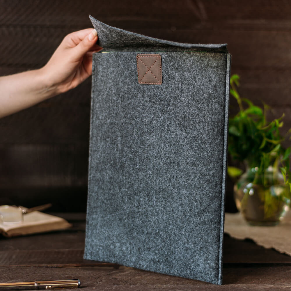 Купить новый чехол-конверт из войлока Gmakin Gray | Brown для MacBook Air 13" (2018-2020) | Pro 13" (2016-2020)
