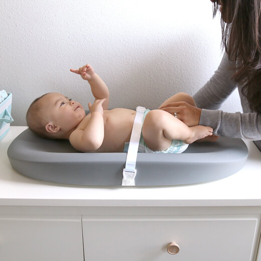Пеленальний столик і ваги Hatch Baby Grow Smart Changing Pad Gray