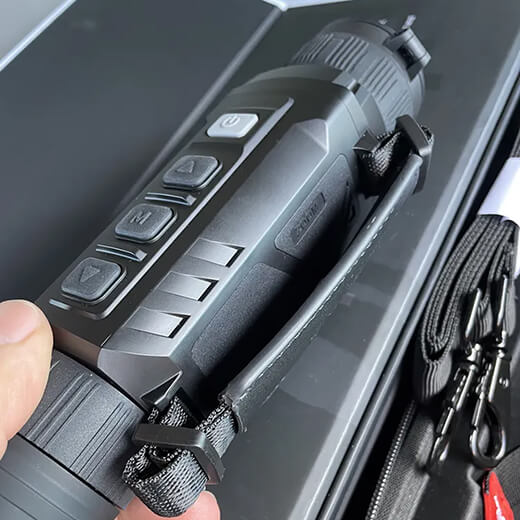 Тепловізор iRay Zoom ZH38 зручне управління