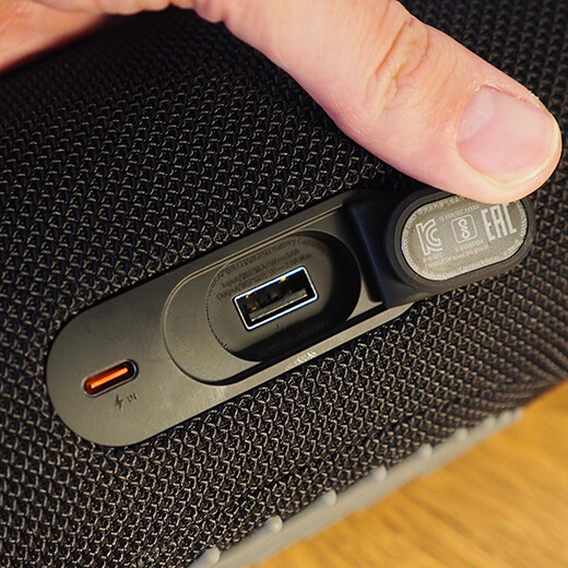 Портативная акустика JBL Charge 5 универсальные