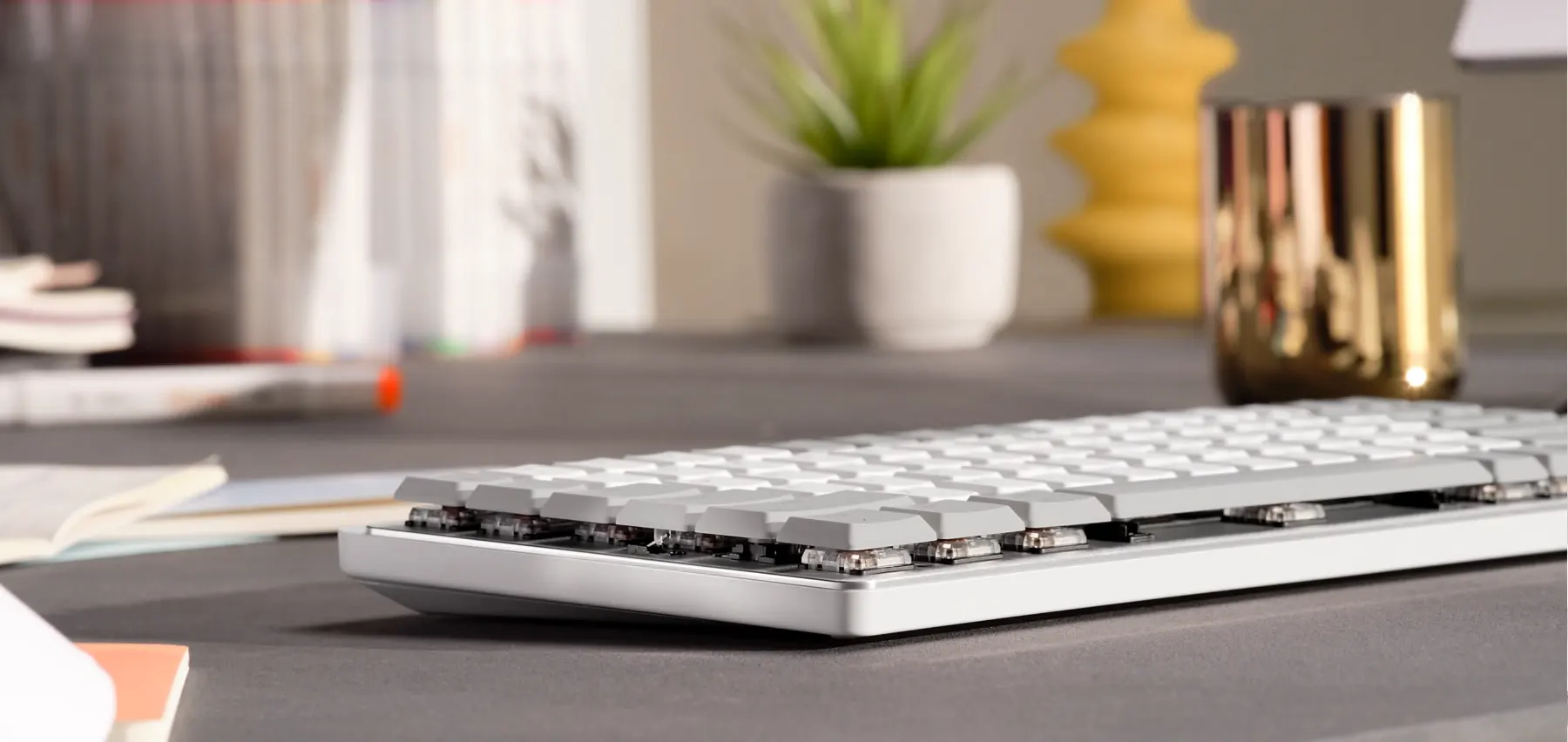 Бездротова клавіатура з підсвічуванням Logitech MX Keys Mini Pale Grey для Mac | iPad | iOS ціна