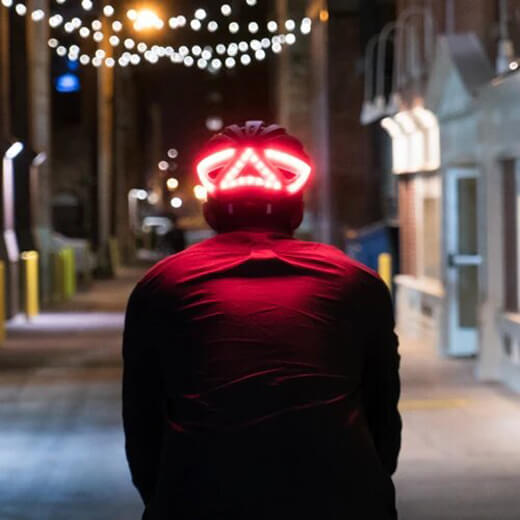 Характеристики розумного шолома Lumos Kickstart Smart Helmet Black