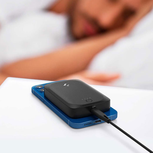 Потужний повербанк Spigen ArcHybrid Portable Wireless Charger 7.5W (MagFit) для iPhone 14 | 13 | 12 MagSafe