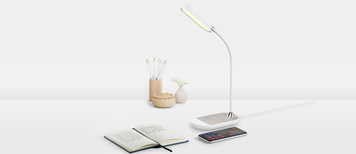 Настольная светодиодная лампа Momax Q.Led Flex Mini с беспроводной зарядкой (10W)