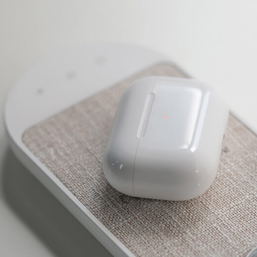 Настольная светодиодная лампа Momax Q.Led Flex Mini с беспроводной зарядкой (10W)