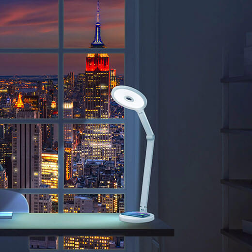Настольная лампа Momax Smart Desk с беспроводной зарядкой Qi (10W)