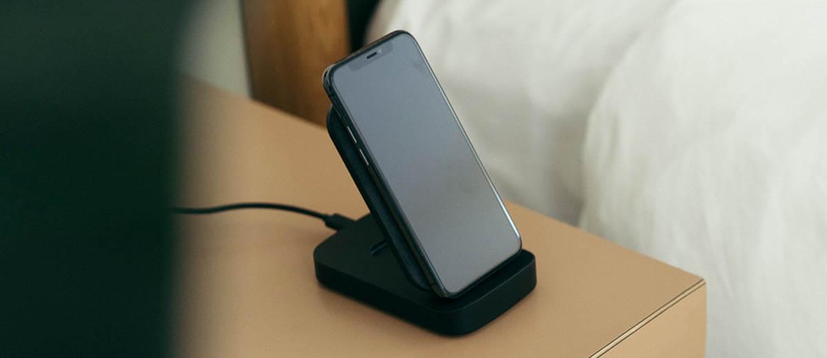 Повербанк с беспроводной зарядкой Mophie Powerstation Wireless Stand (8000 mAh)