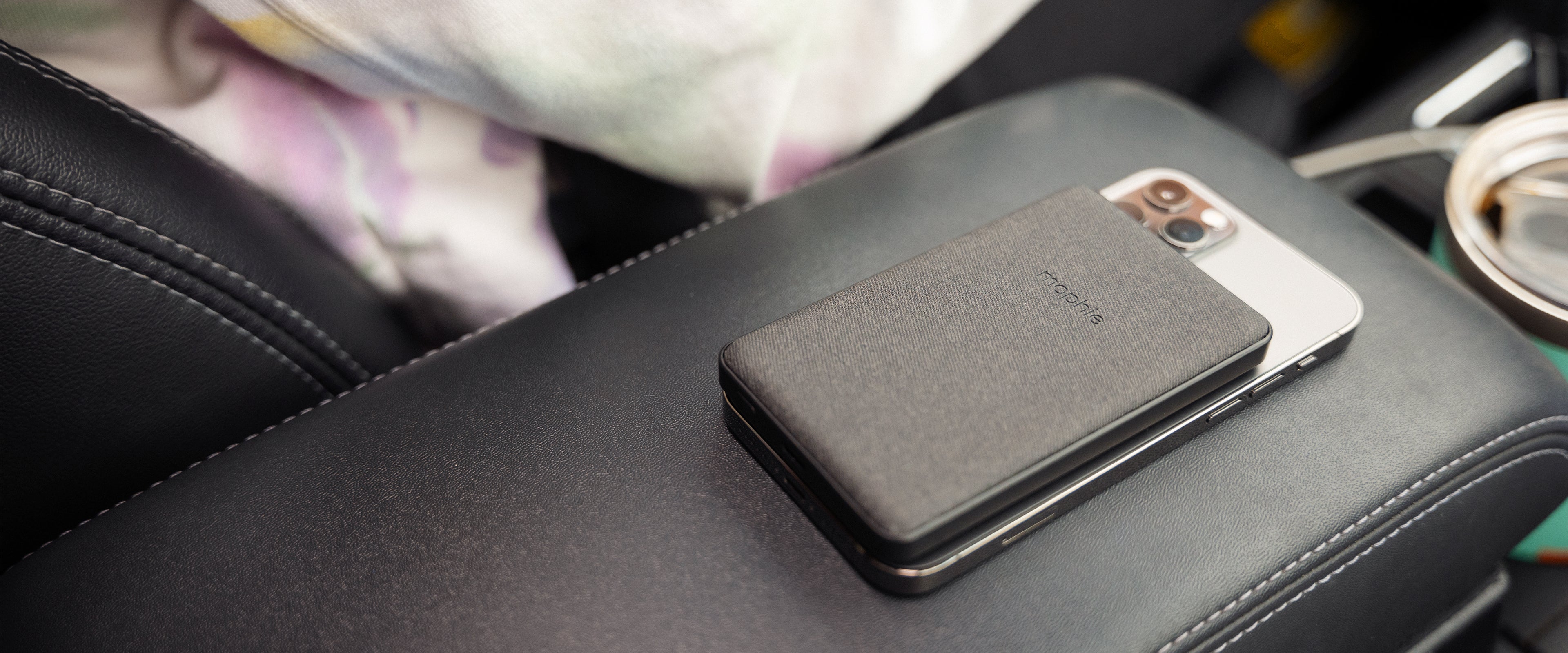 Повербанк с беспроводной зарядкой Mophie snap+ juice pack mini