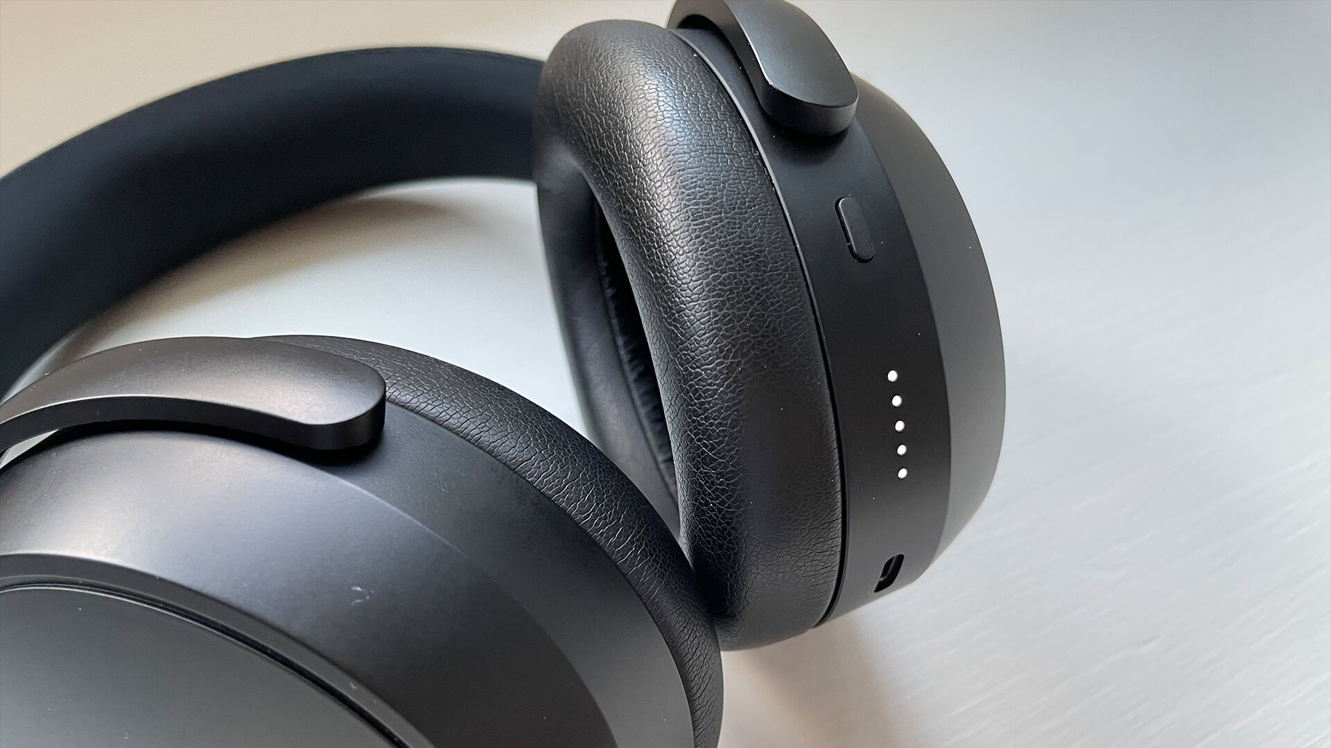 Бездротові накладні навушники Sennheiser Momentum 4 Wireless купити
