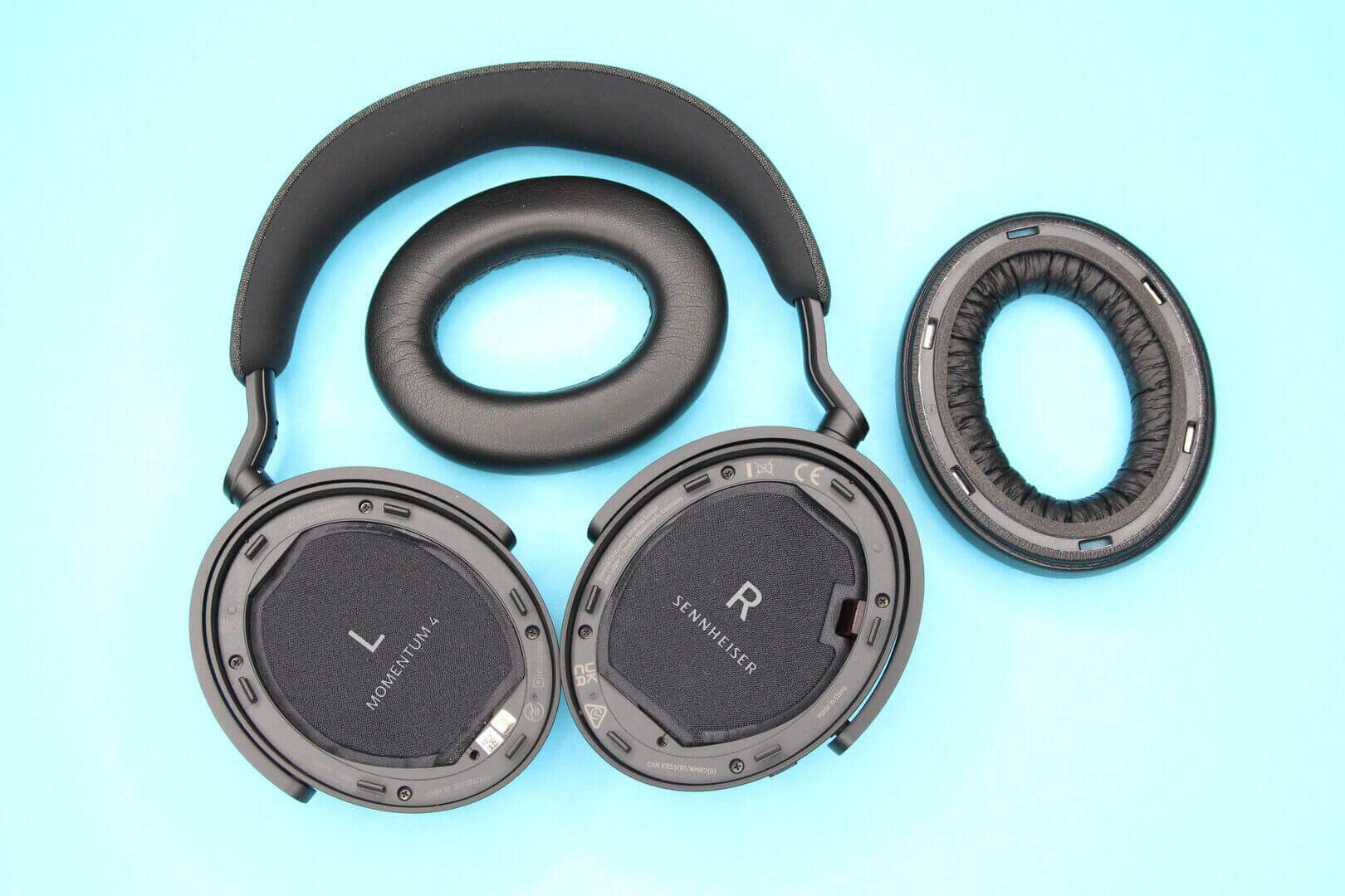 Бездротові накладні навушники Sennheiser Momentum 4 Wireless амбушюри