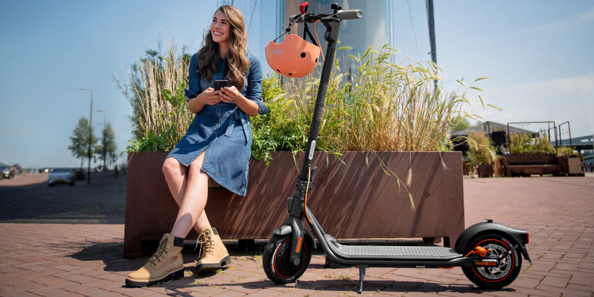 Купити електросамокат Ninebot KickScooter by Segway F40E