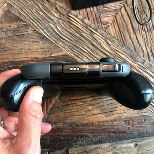 Подзаряжающий держатель Nintendo Switch Joy-Сon Pro Charging Grip дизайн