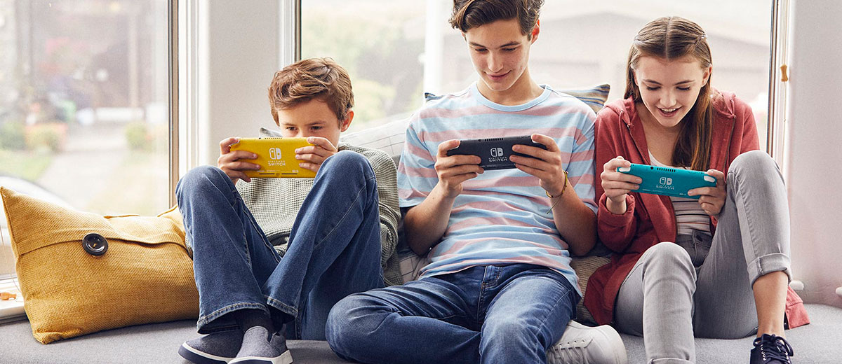 Портативна ігрова консоль Nintendo Switch Lite Turquoise для всієї родини