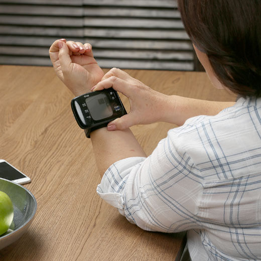 Розумний тонометр для вимірювання тиску Omron 7 Series Wireless Wrist Blood Pressure Monitor не відтворює шуми