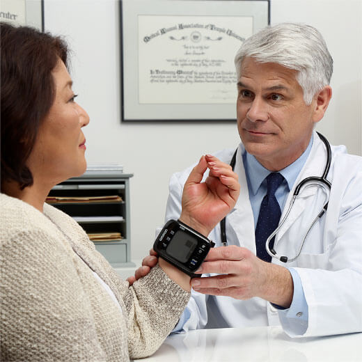 Розумний тонометр для вимірювання тиску Omron 7 Series Wireless Wrist Blood Pressure Monitor проводить точні виміри