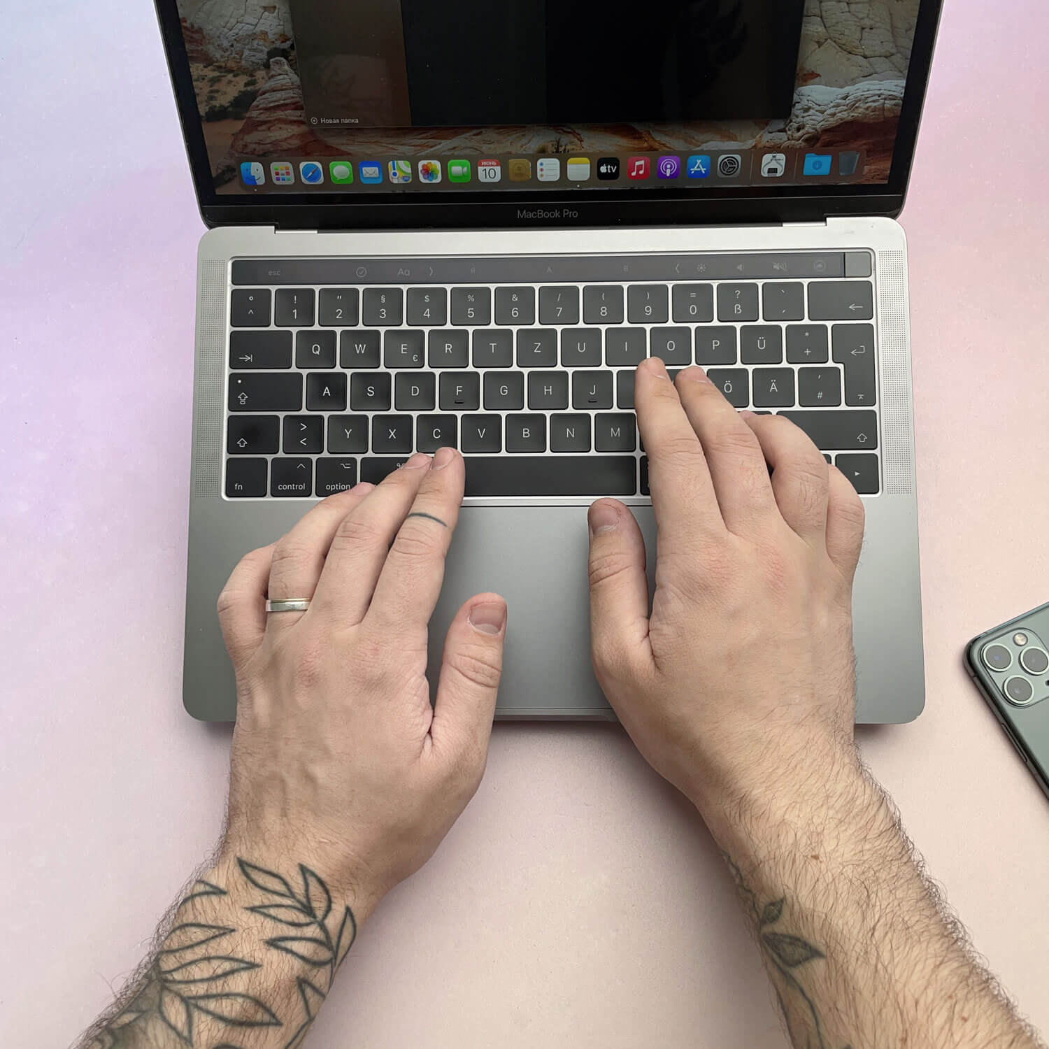 Алюминиевая портативная подставка oneLounge 1Desk для MacBook