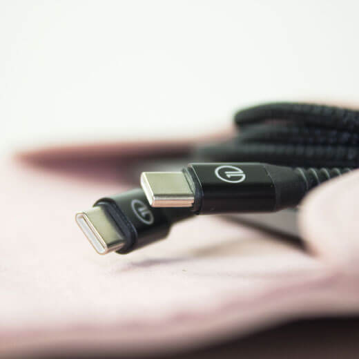 Плетеный кабель oneLounge 1Power USB-C to USB-C 60W выполнен из качественных материалов длиною 1,2 метра