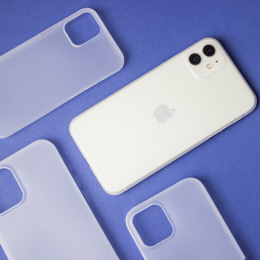 Функціональний дизайн супертонкого чохла oneLounge 1Thin 0.35mm White для iPhone 11