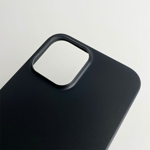 Ультратонкий і ергономічний дизайн супертонкого чохла oneLounge 1Thin 0.35mm Black для iPhone 13