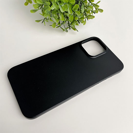 Надійний захист iPhone з супертонкого чохлом oneLounge 1Thin 0.35mm Black для iPhone 13
