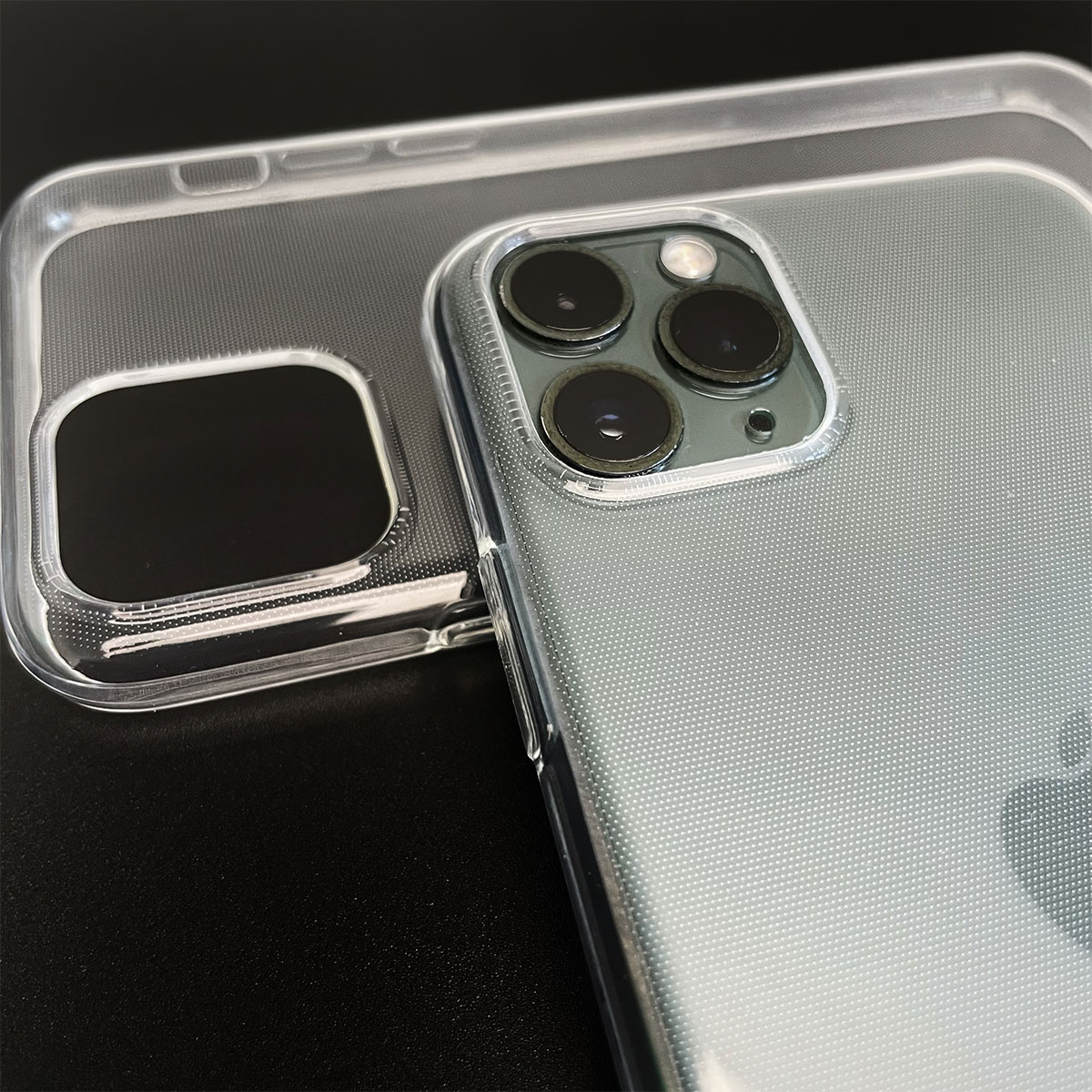 Тонкий прозрачный TPU чехол oneLounge 1Silicol для iPhone 11 Pro ыполнен в форме тонкой накладки