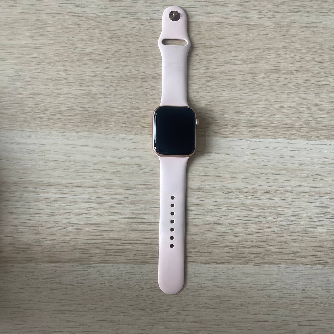 Уживані Apple Watch 4 44mm Gold Aluminium case Pink Sand Sport band