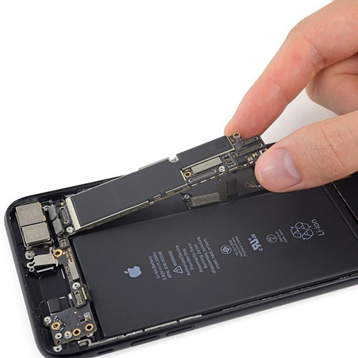 Ремонт материнской платы iPhone 7