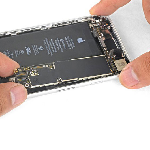 Ремонт материнской платы iPhone 8