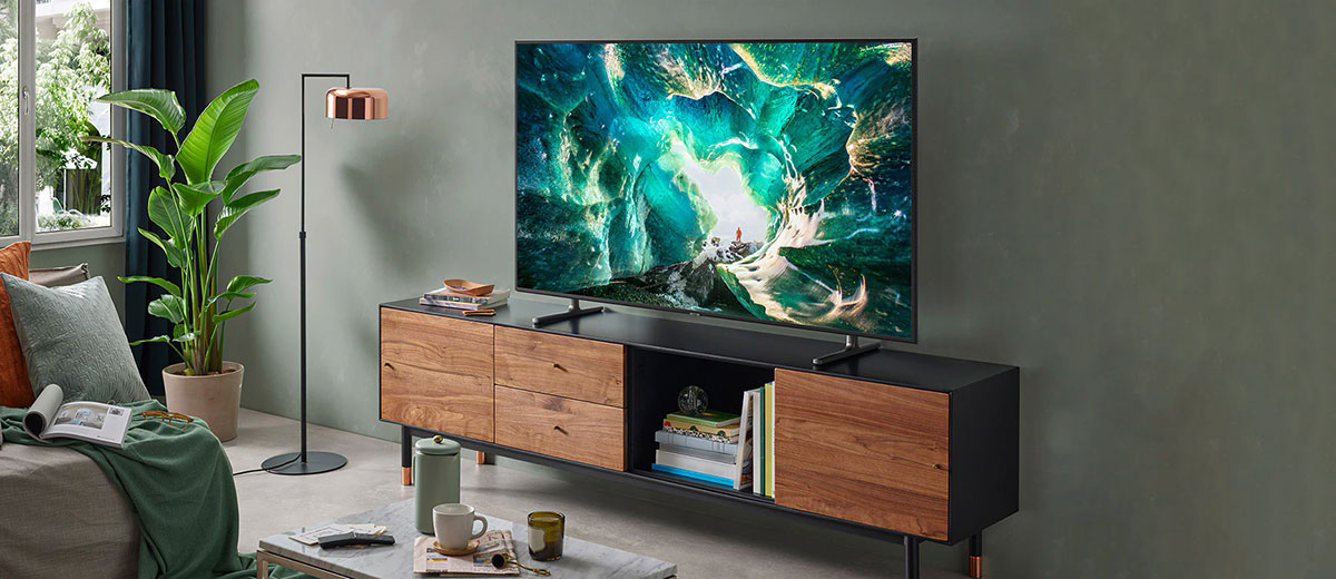 Телевизор Samsung RU8002 4K Smart UHD TV 82"