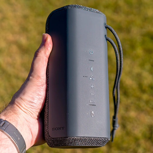 Портативная Bluetooth колонка Sony XE200 Portable Bluetooth Speaker Black время автономной работы