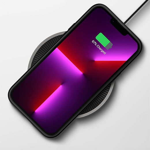Защитный чехол Spigen Crystal Hybrid Matte Black для iPhone 13 Pro Max позволяет оригинальному окрасу iPhone быть на виду