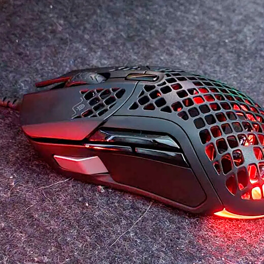 Ергономічна форма мишки SteelSeries Aerox 5
