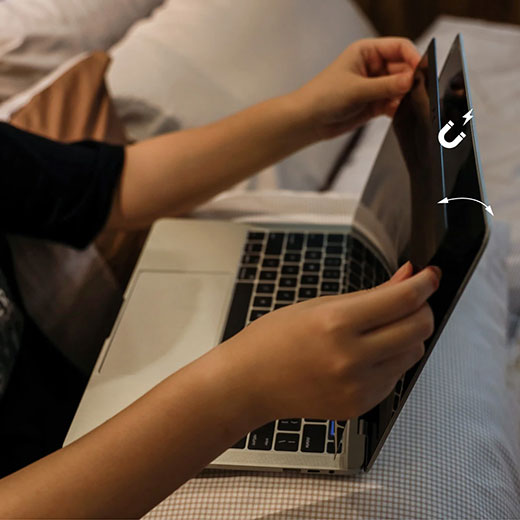 Магнітна захисна плівка антишпигун SwitchEasy EasyProtector Magnetic для MacBook Pro 13" (2016 &ndash; 2022) | Air (2018 &ndash; 2020) купити