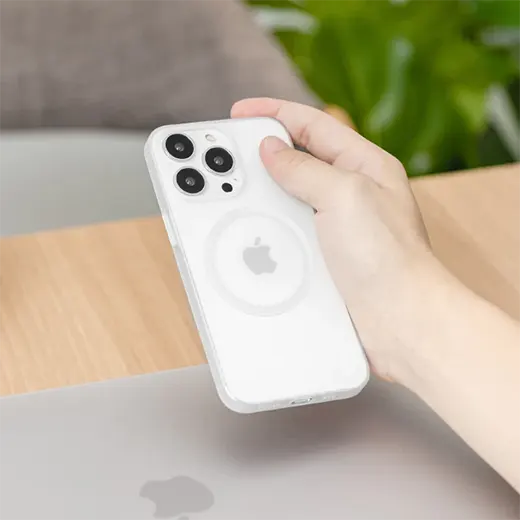 Тонкий чохол SwitchEasy Gravity M Ultra Slim Magnetic Case | MagSafe Transparent Black для iPhone 14 Pro Max новинка
