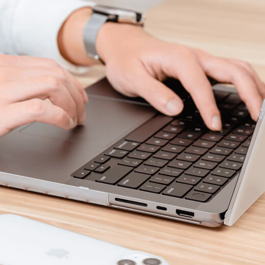 Новый защитный чехол SwitchEasy Nude Protective Case Transparent для MacBook Pro 16" M1 (2021)