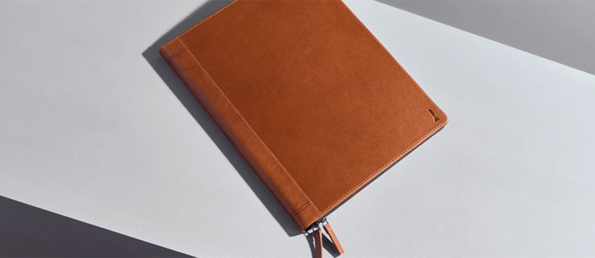 Кожаный чехол-папка Twelve South Journal Cognac для MacBook Pro 15"