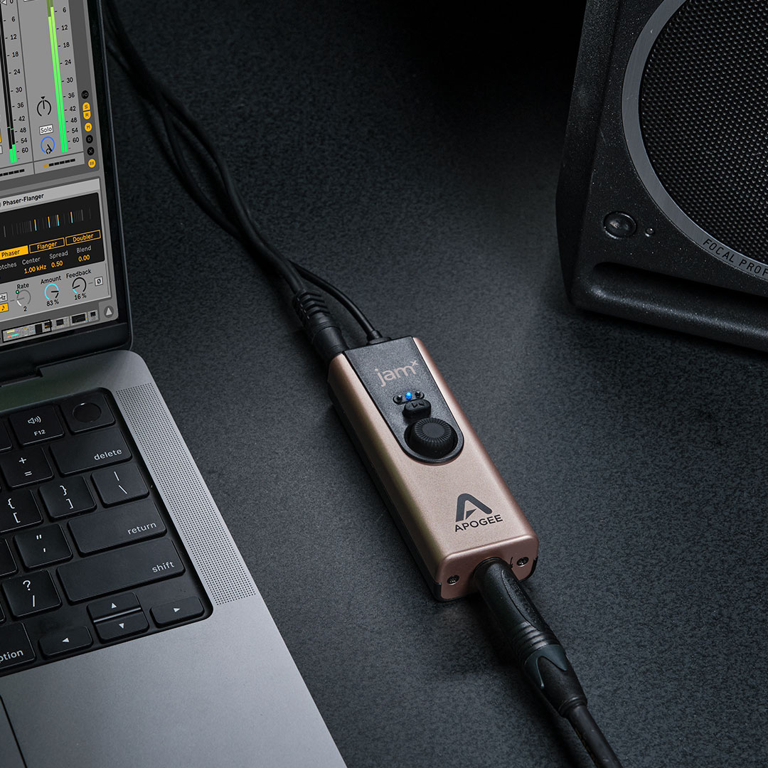 USB %u0430%u0443%u0434%u0456%u043E%u0456%u043D%u0442%u0435%u0440%u0444%u0435%u0439%u0441 Apogee Jam X %u0437 %u0432%u0431%u0443%u0434%u043E%u0432%u0430%u043D%u0438%u043C %u0430%u043D%u0430%u043B%u043E%u0433%u043E%u0432%u0438%u043C %u043A%u043E%u043C%u043F%u0440%u0435%u0441%u043E%u0440%u043E%u043C %u0434%u043B%u044F iOS, macOS %u0456 PC