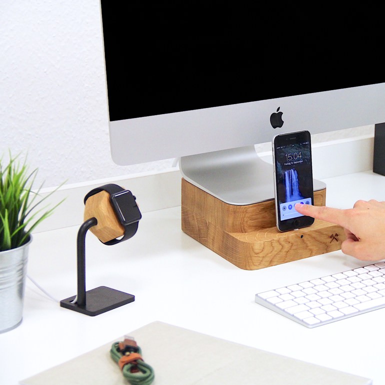 Деревянная док-станция Woodcessories Ecodock Watch Walnut Wood для Apple Watch
