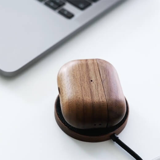 Деревянный чехол Woodcessories AirPod Case Wood Walnut для AirPods Pro