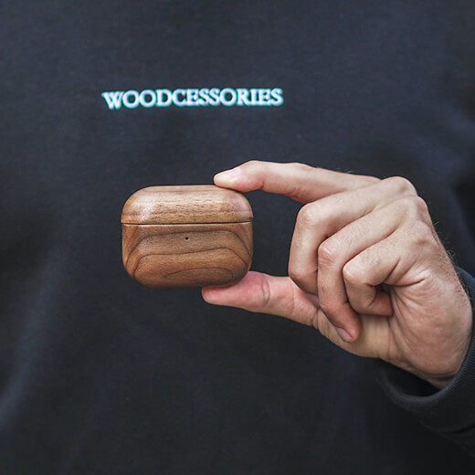 Деревянный чехол Woodcessories AirPod Case Wood Walnut для AirPods Pro