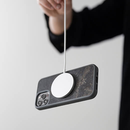 Чехол из натурального камня Woodcessories Bumper Case Camo Grey MagSafe для iPhone 13 цена