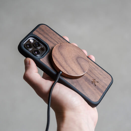 Деревянный чехол Woodcessories Bumper Case Walnut MagSafe для iPhone 13 идеально совместим с MagSafe