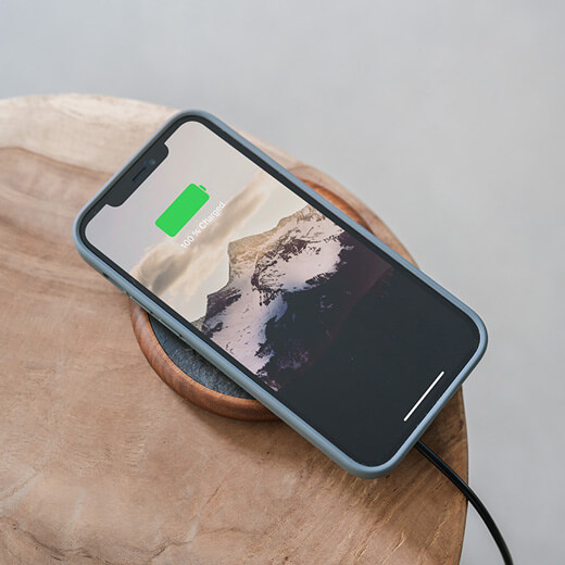Деревянный чехол Woodcessories Bumper Case Walnut MagSafe для iPhone 13 зарядка MagSafe