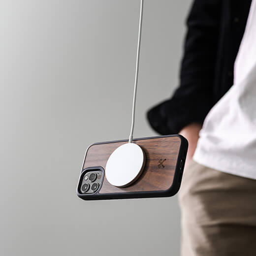 Деревянный чехол Woodcessories Bumper Case Walnut MagSafe для iPhone 13 цена