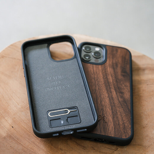 Еще больше функциональности с деревянным чехлом Woodcessories Bumper Case Walnut MagSafe для iPhone 13