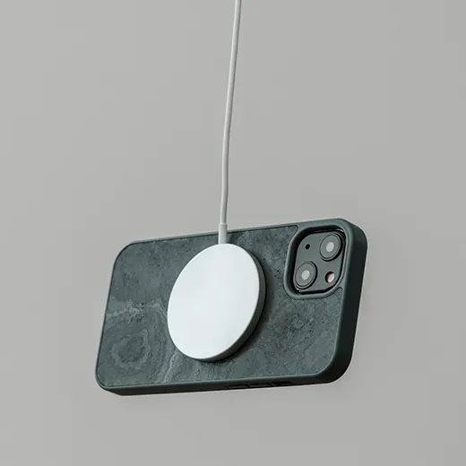 Чехол из натурального камня Woodcessories Bumper Case with MagSafe Camo Grey для iPhone 14 Pro особенности