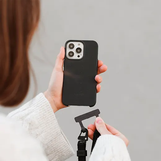 Ціна еко-чохла з ремінцем Woodcessories Case with Strap Black для iPhone 14 | 13