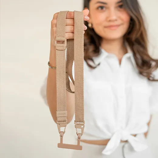 Эко-чехол с ремешком Woodcessories Case with Strap Taupe Brown для iPhone 14 Plus только экологичные материалы